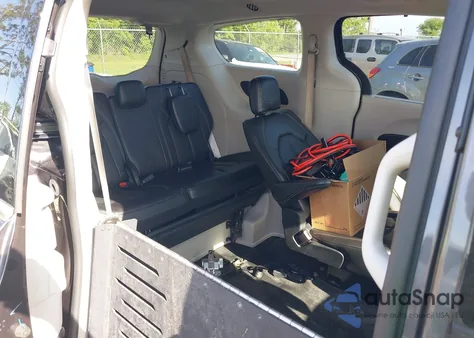 2021 Chrysler Voyager Lxi z USA, uszkodzony, nr VIN 2C4RC1DG3MR586863